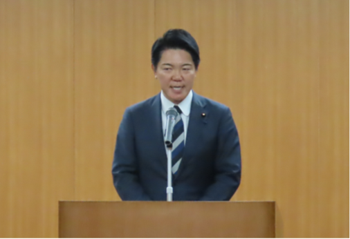 西野政務官の訓示の模様