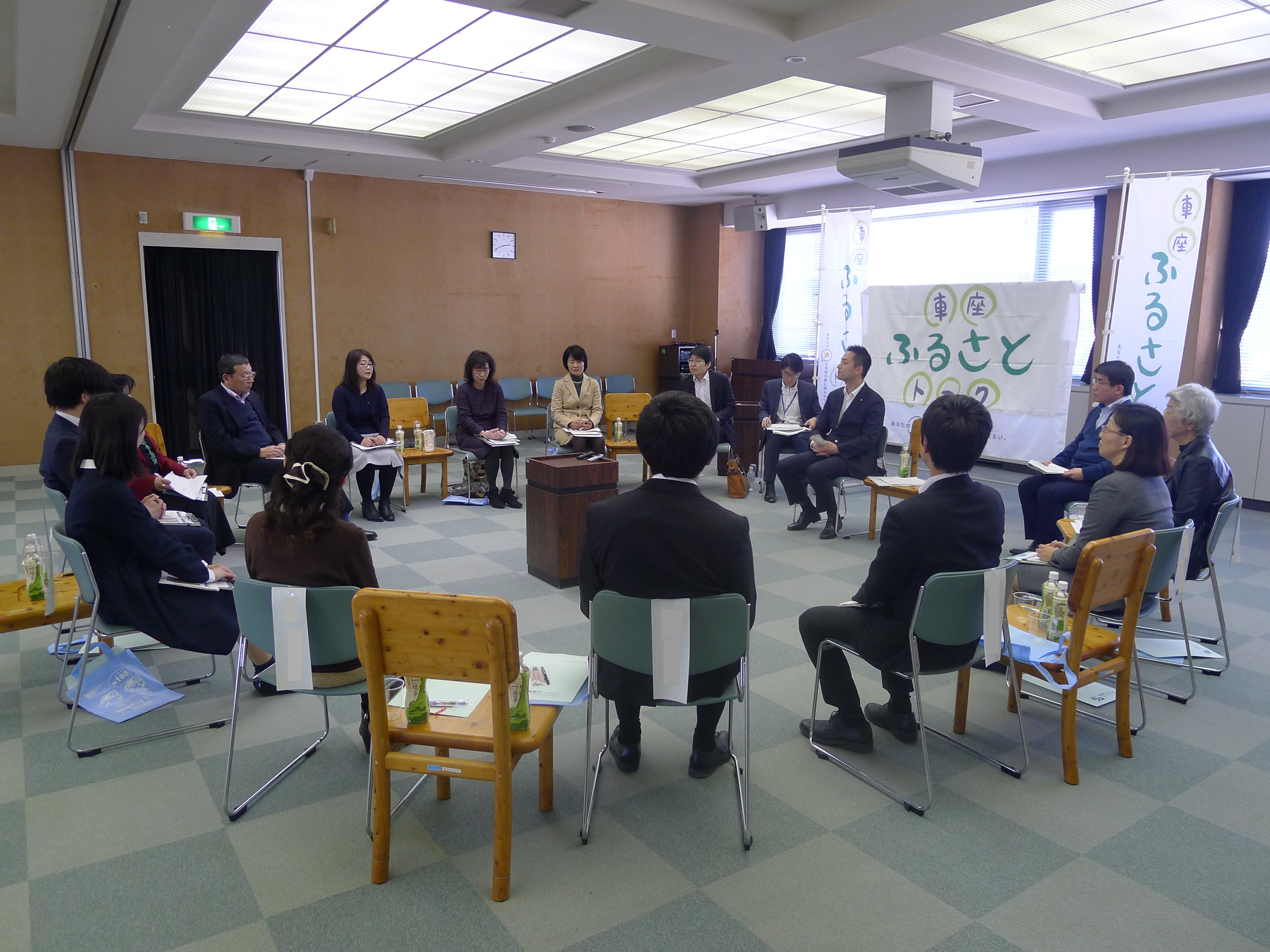 写真1(車座ふるさとトークの様子)